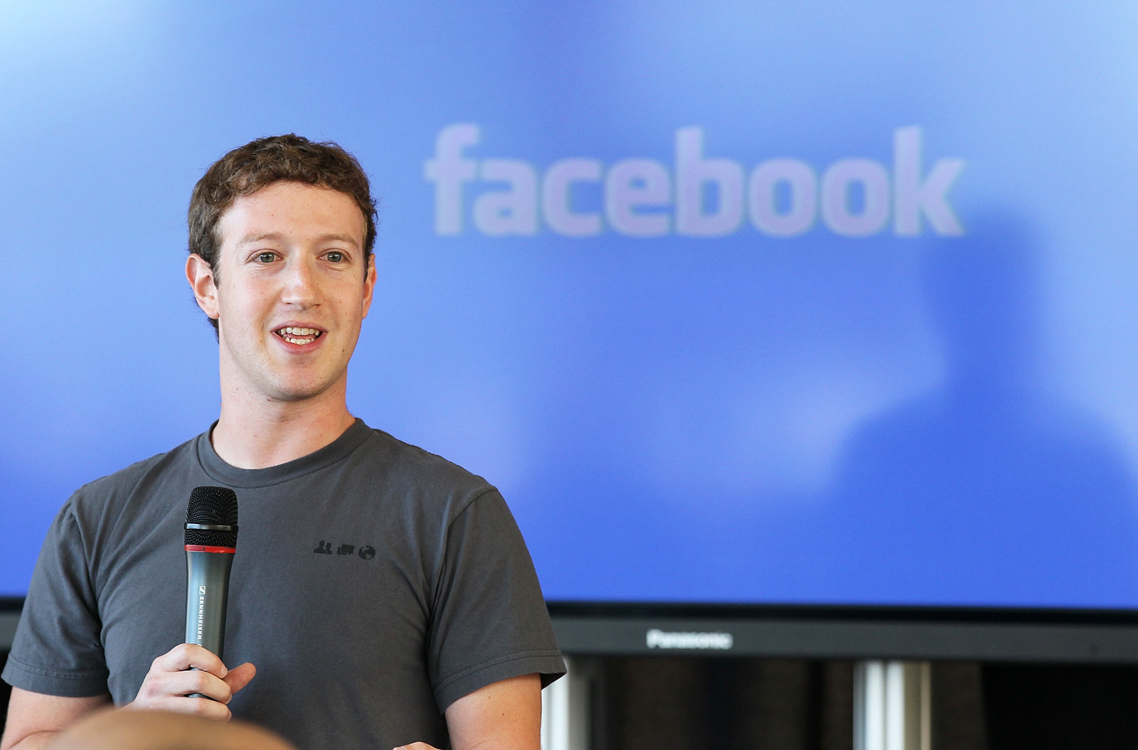 Mark Zuckerberg Shades Apple As He Announces Facebook Creator Tools Will Remain Free Until 2023